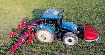 LEMKEN combines hoeing technology with a front tank