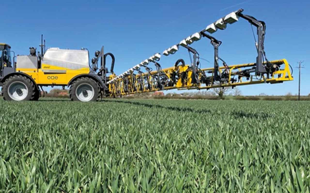 Chafer sprayer with cameras