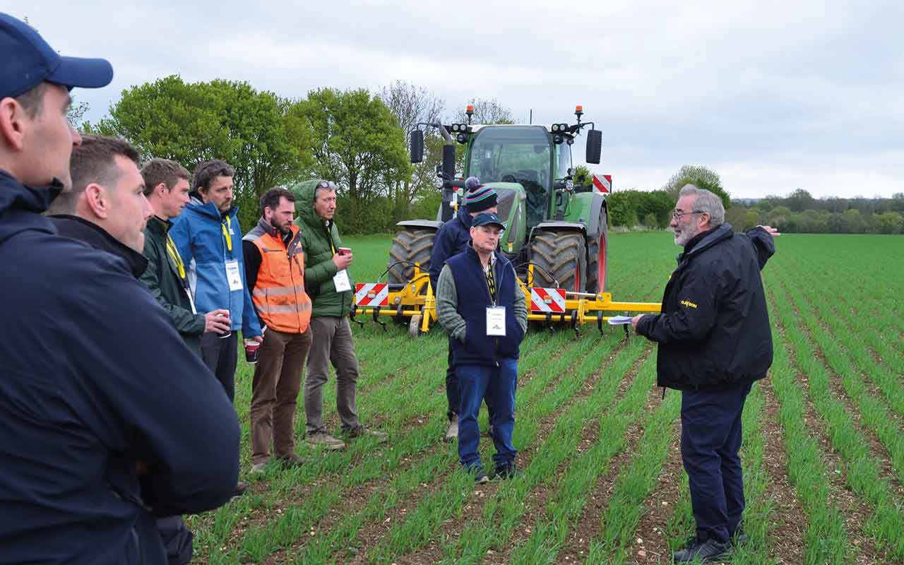 Jeff Claydon (right) highlights the benefits of his company’s TerraBlade
inter-row hoe